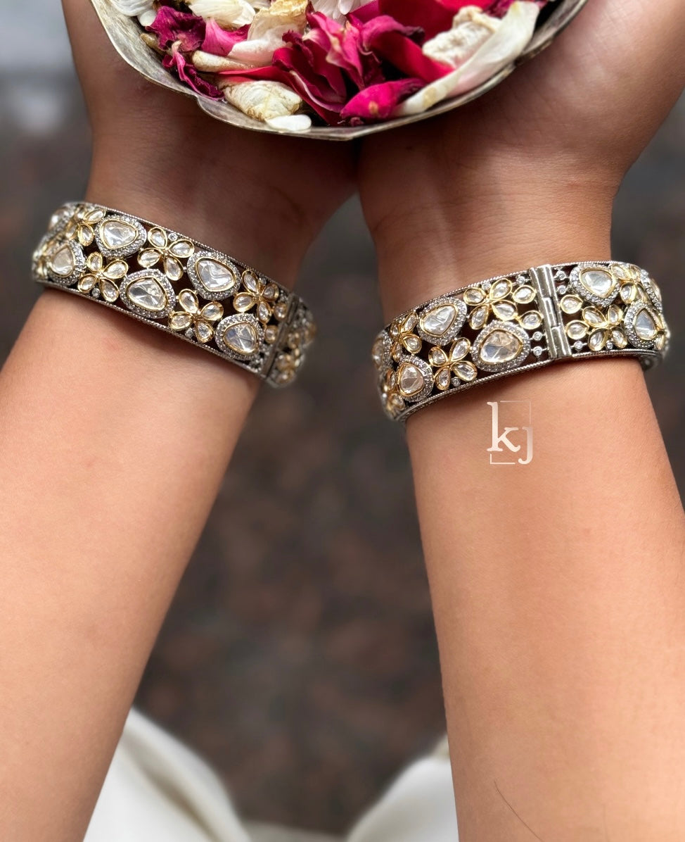 Yuri bangle set pair