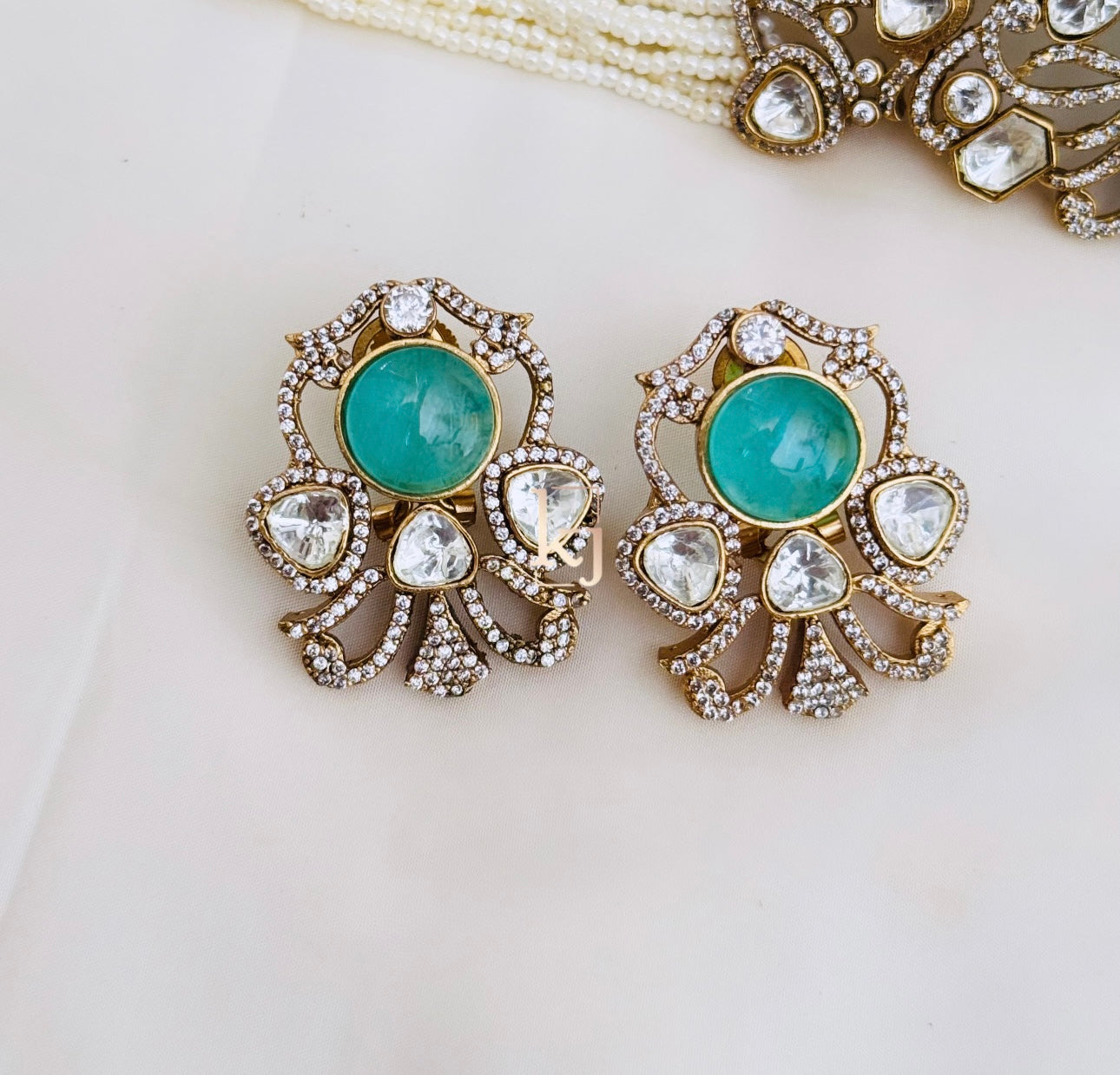 Noila choker set