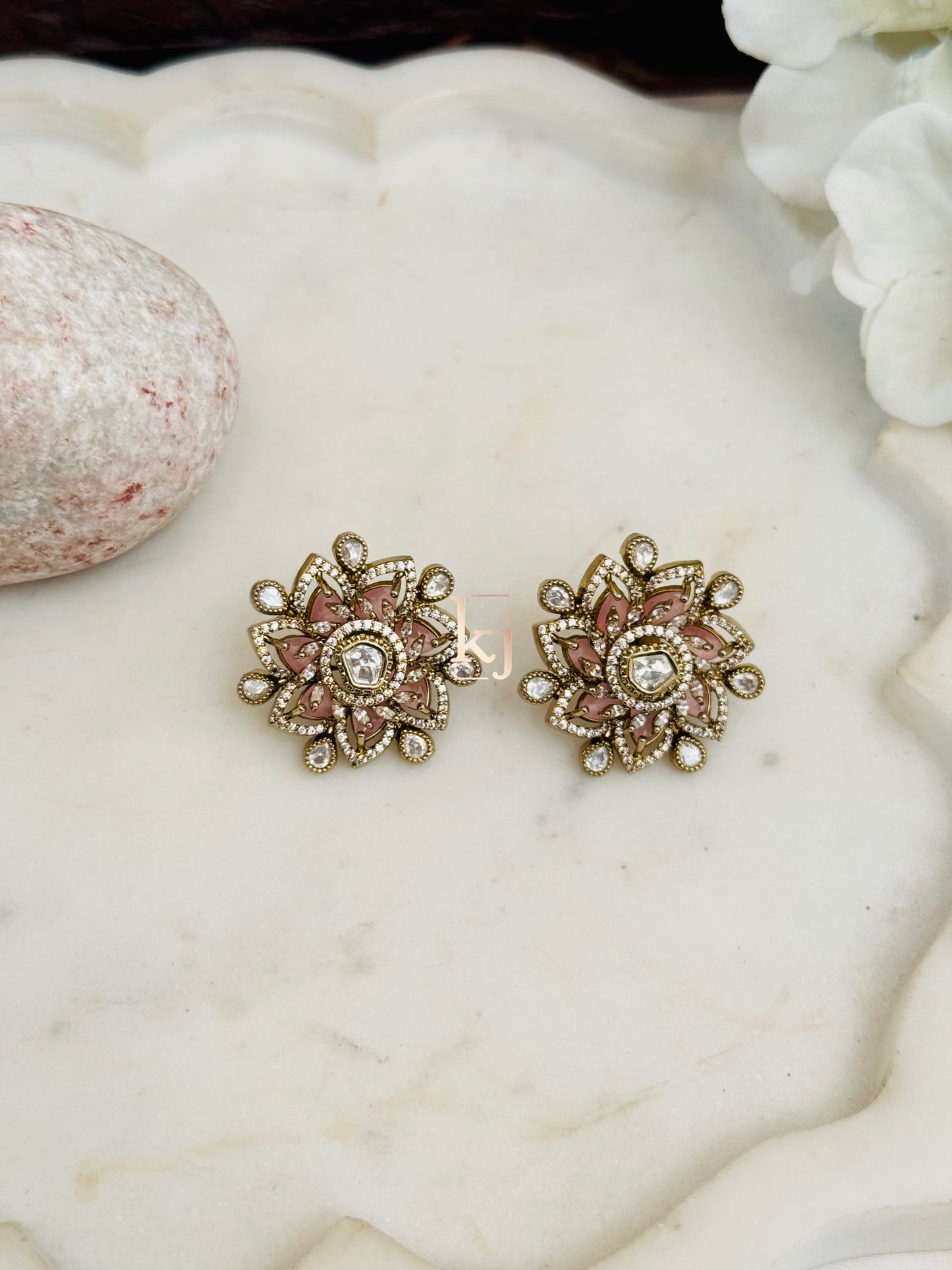 Atiksha earrings set