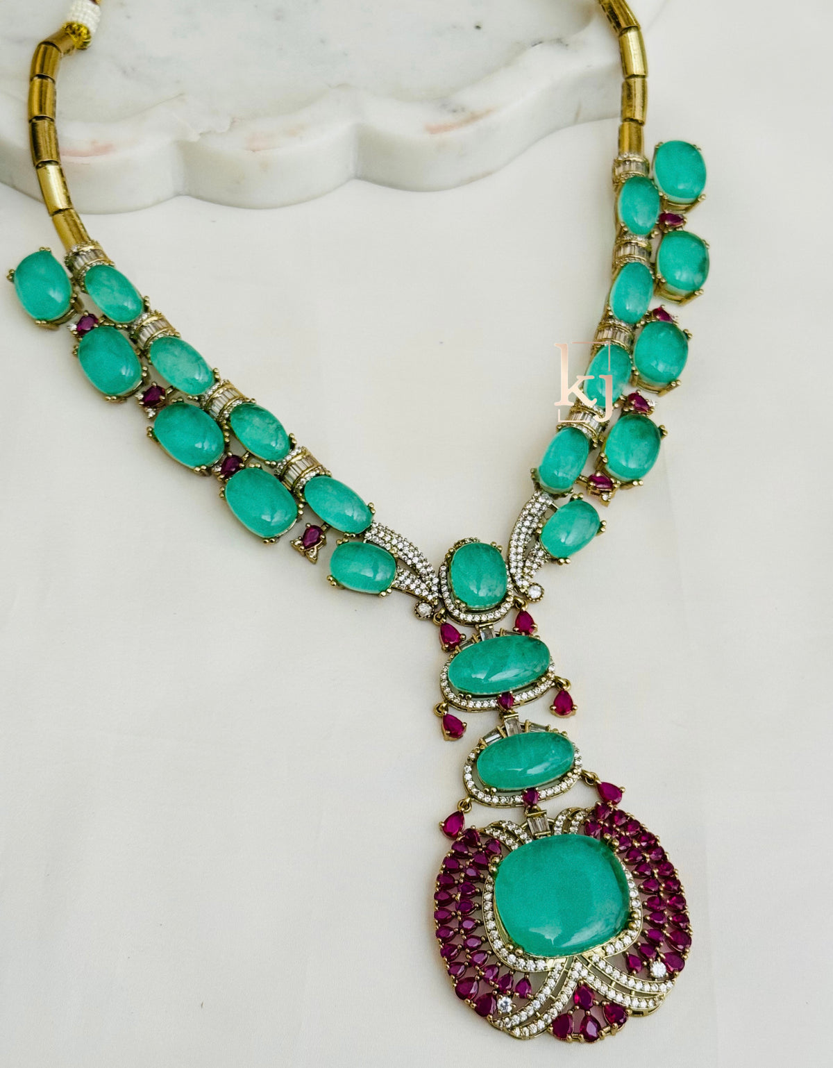 Zinnia pendant set