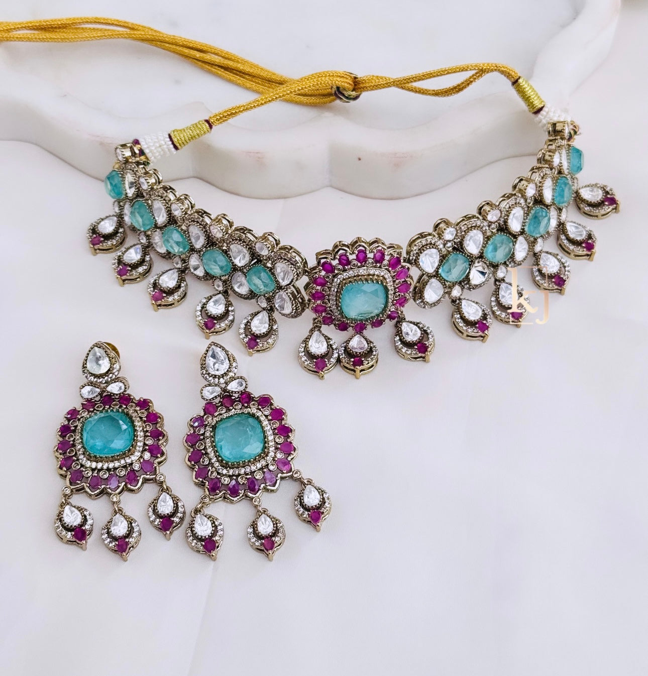 Crisis choker set