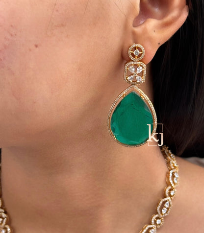 Leah pendant set