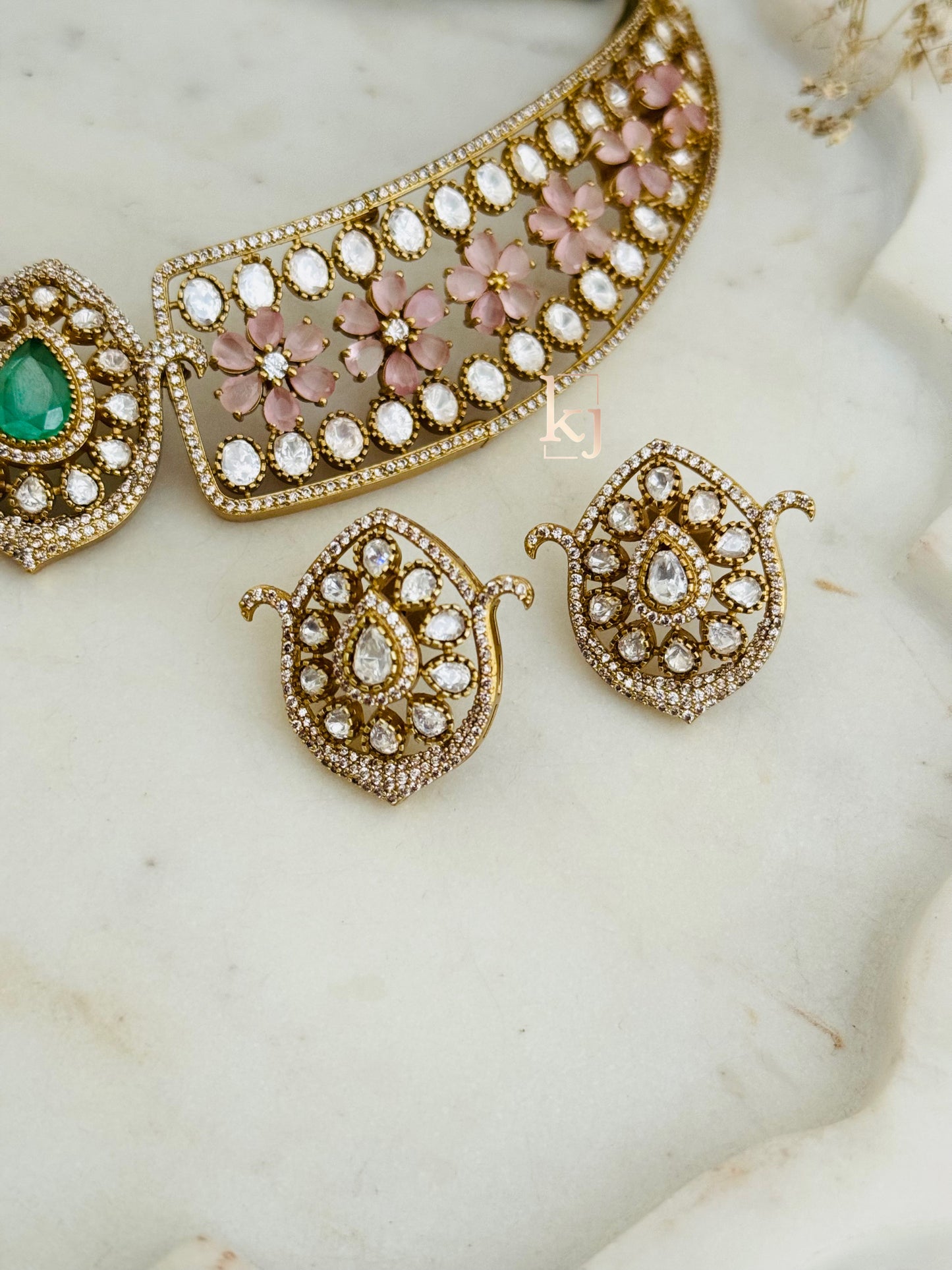 Neve choker set