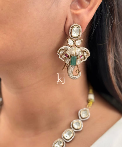 Tirasa necklace set