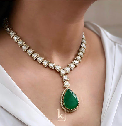 Dia Elegant green stone necklace set