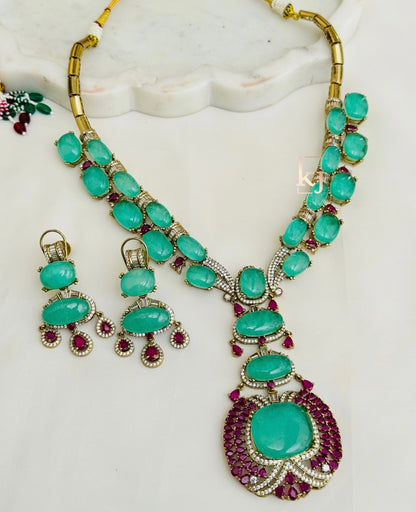 Zinnia pendant set