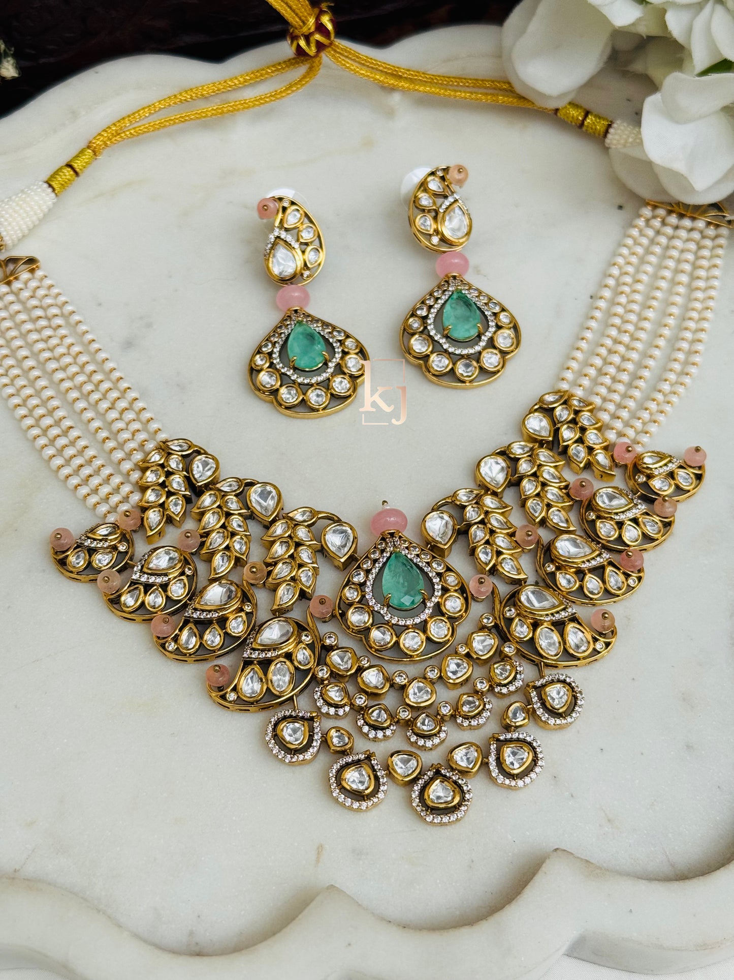 Roche necklace set
