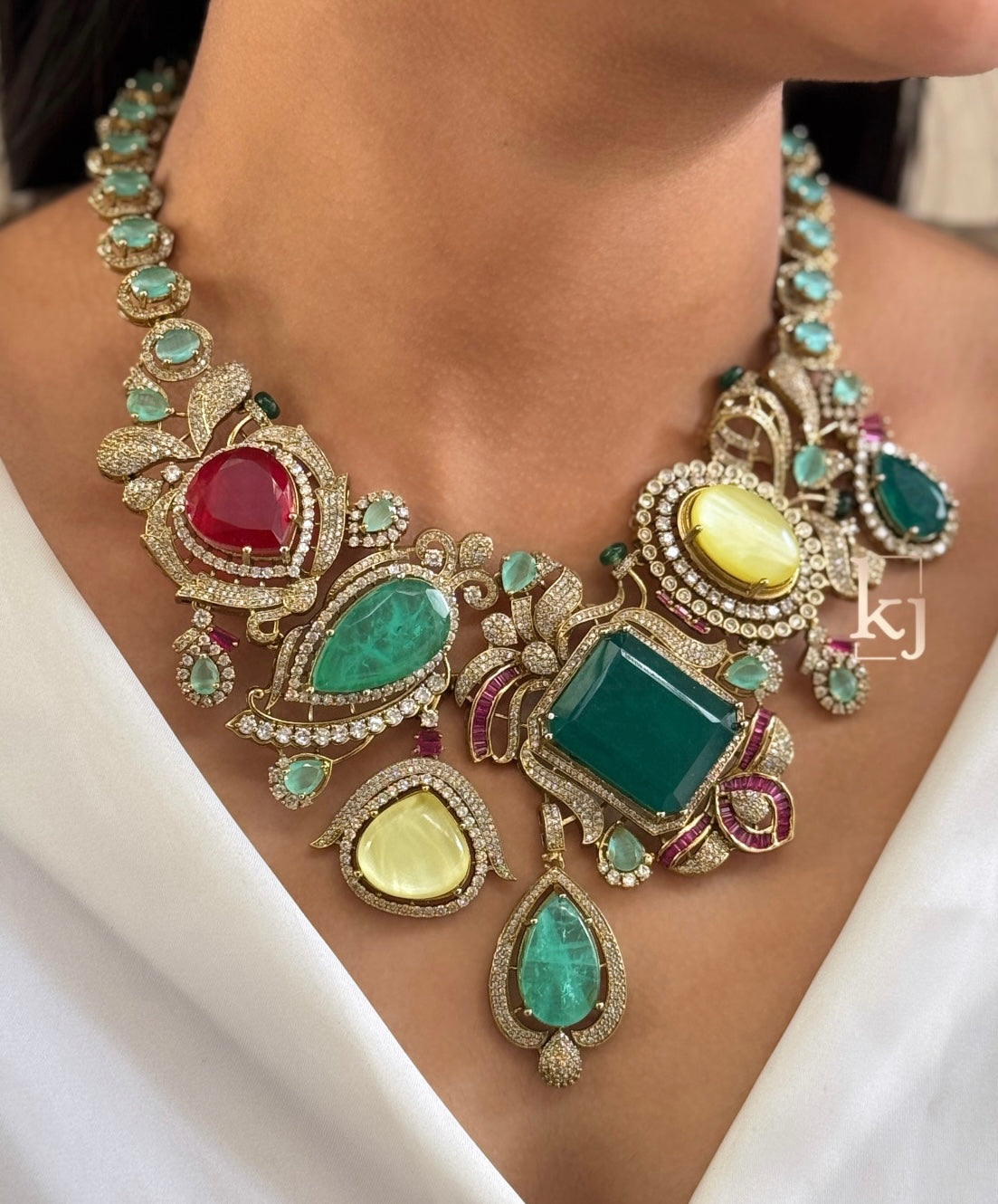 Akisha necklace set