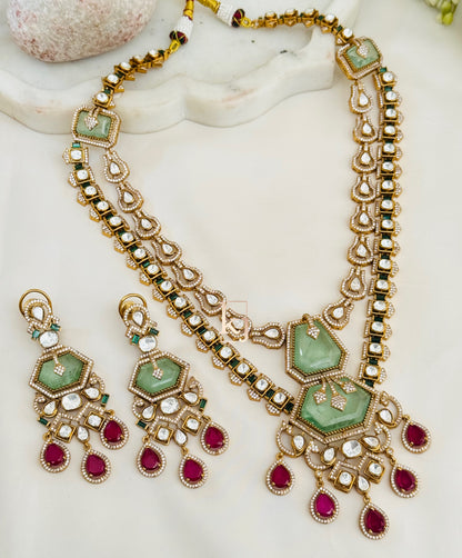 Iva necklace set