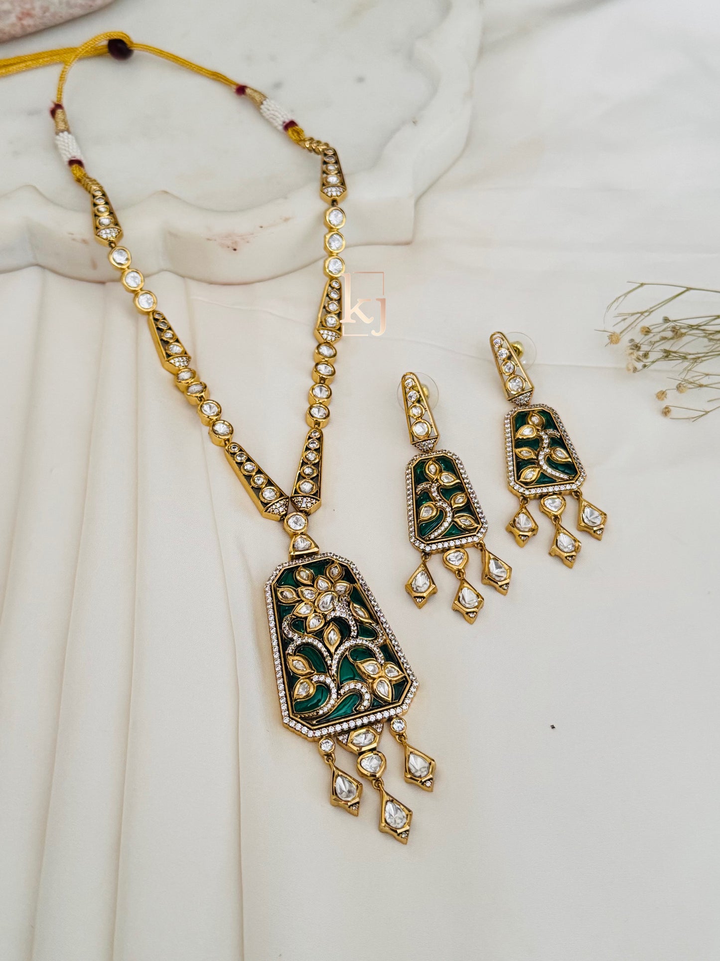 Jayna pendant set