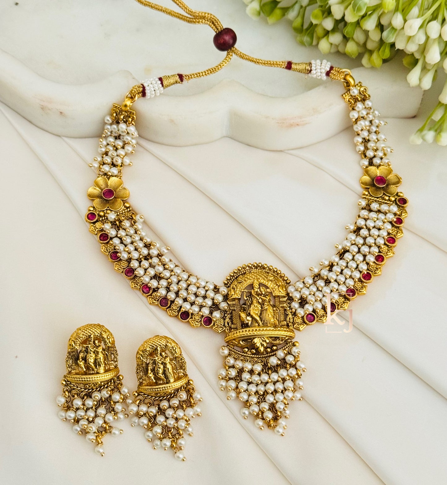 Vrisha necklace set