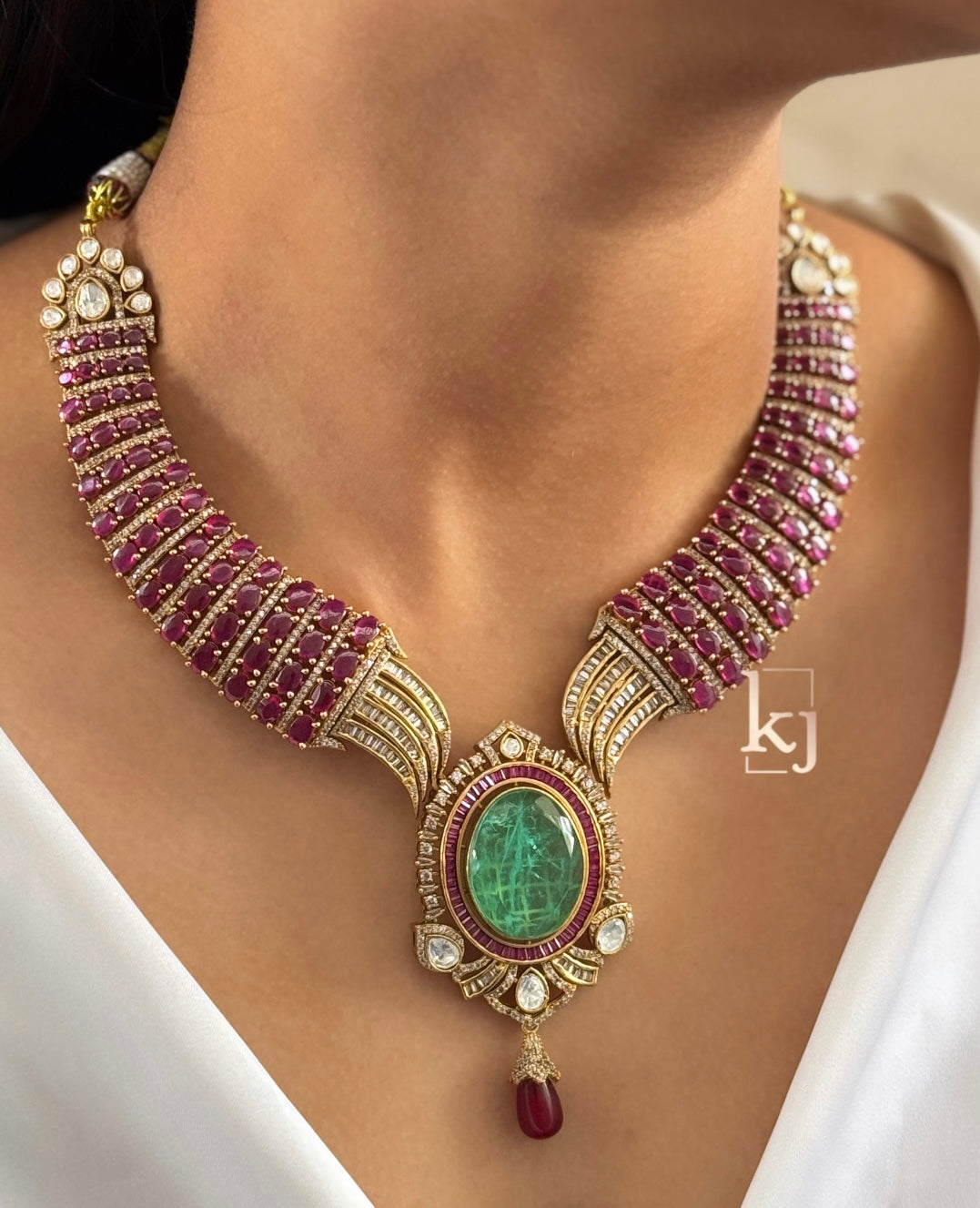 Shevin  necklace set