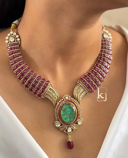 Shevin  necklace set