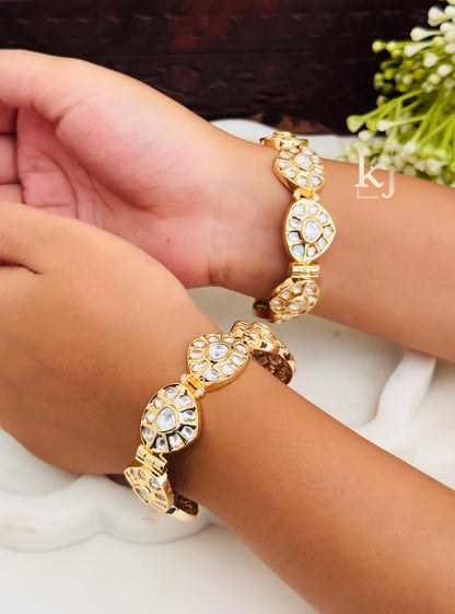 Hiona bangle set size 2.6