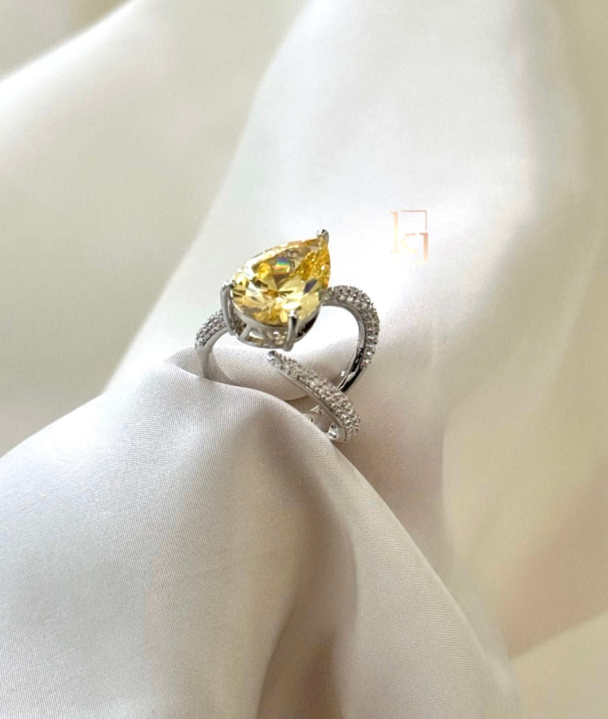 Aurelia ring