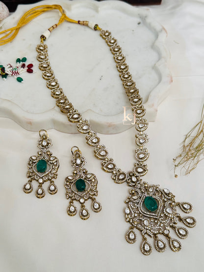 Viragi pendant set