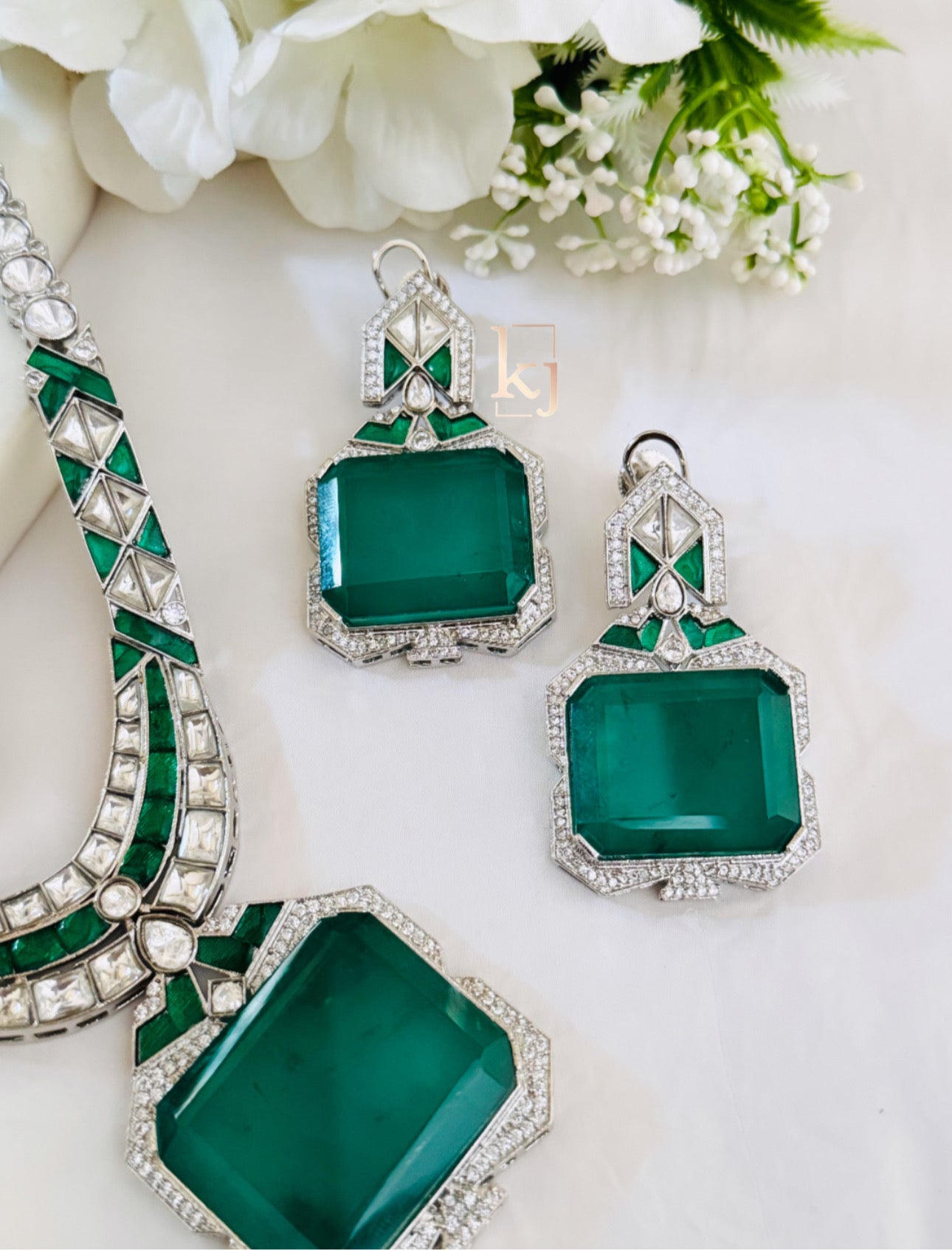 Elnora pendant set
