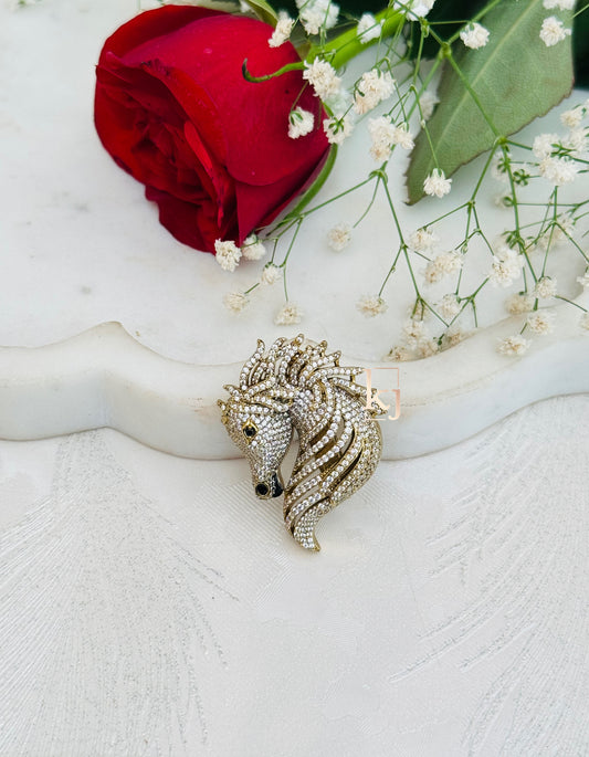 Vion brooch