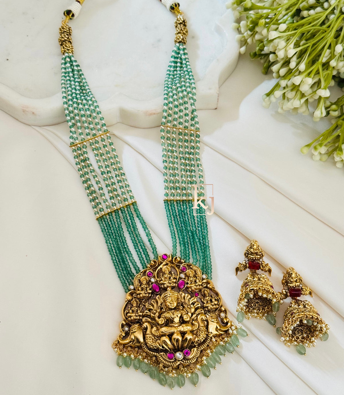 Lakshmi pendant set