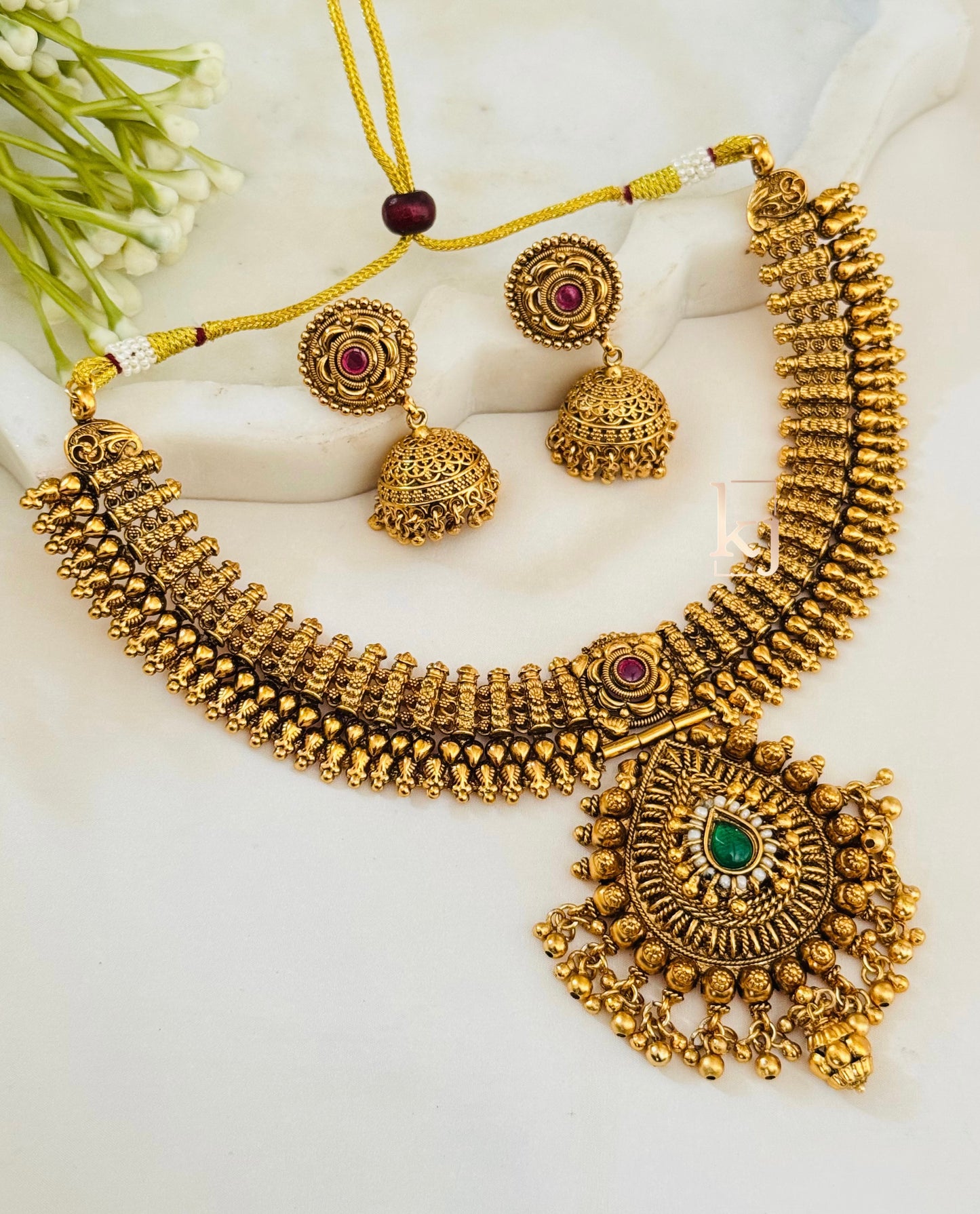 Methvi necklace set