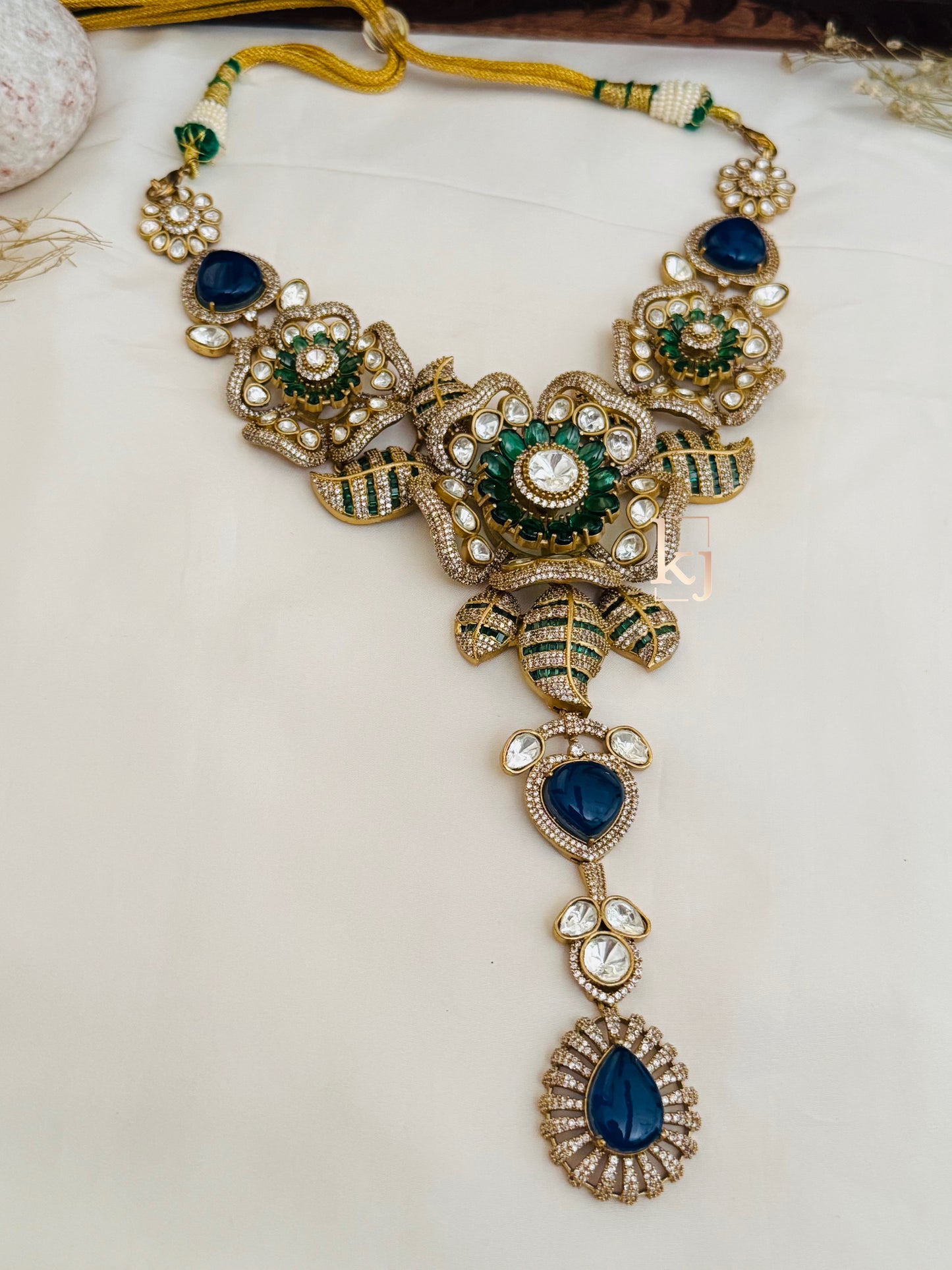 Atevy necklace set