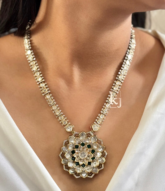 Neolani pendant set