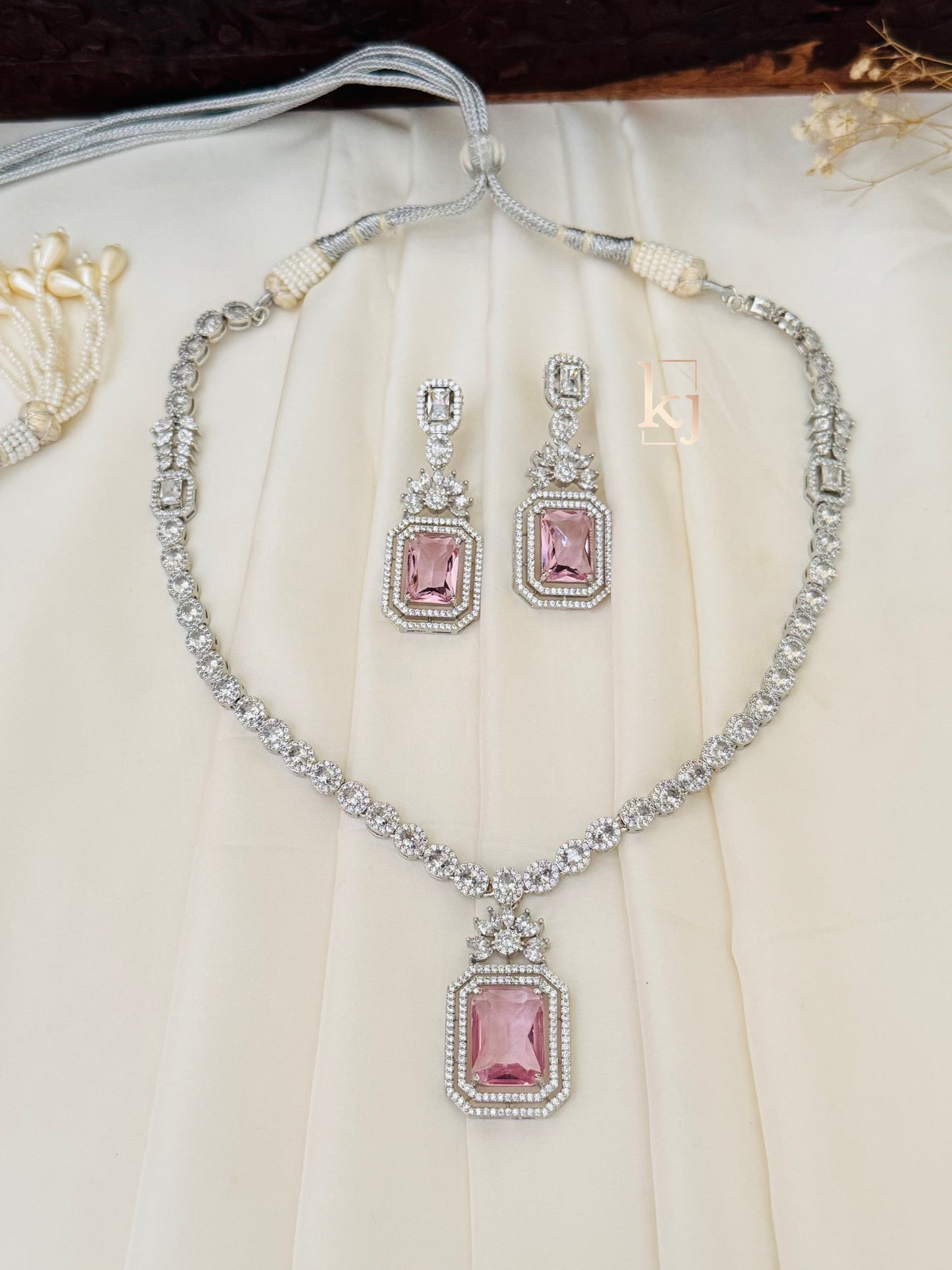 Lyla necklace set
