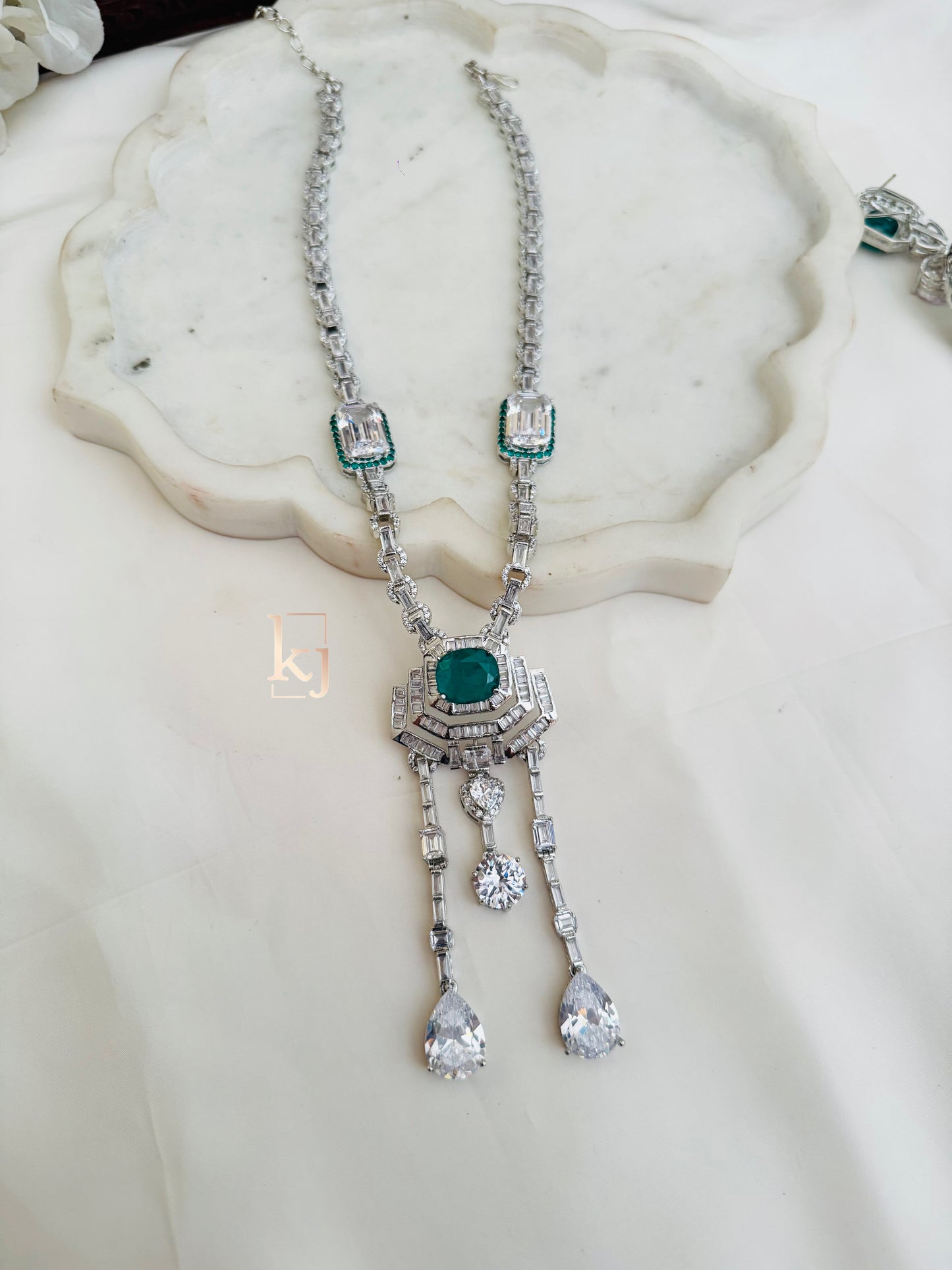 Nyx pendant set
