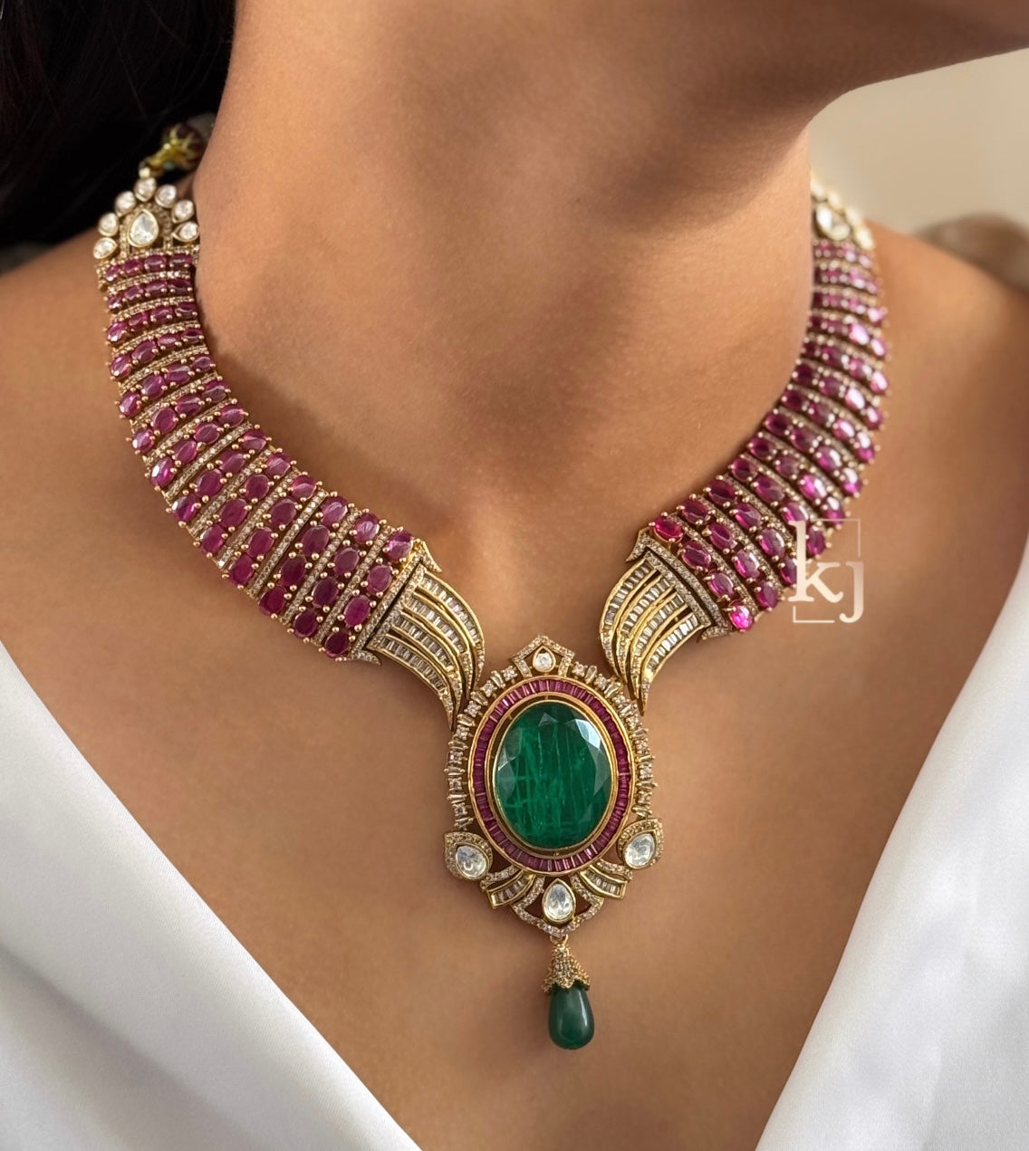 Shevin  necklace set