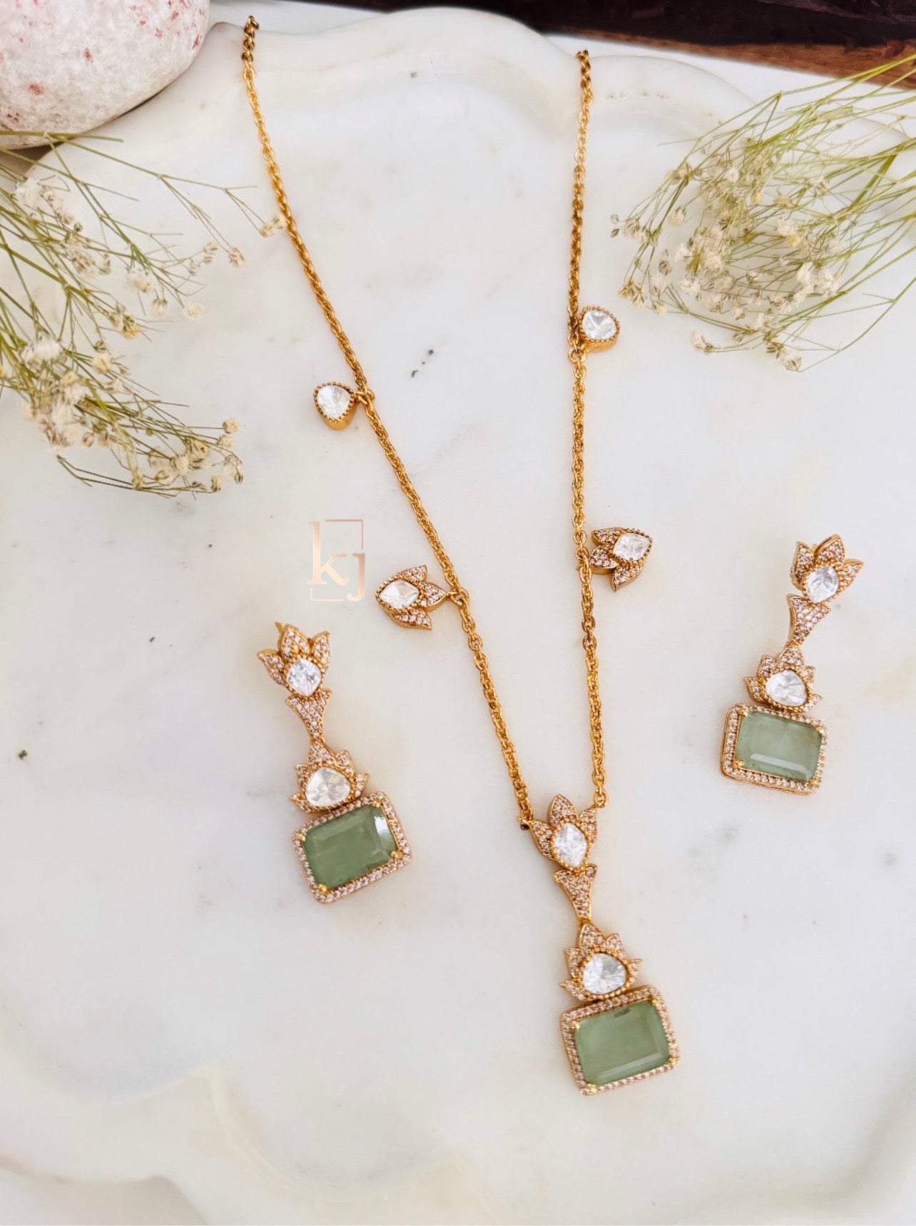 Emery elegant set