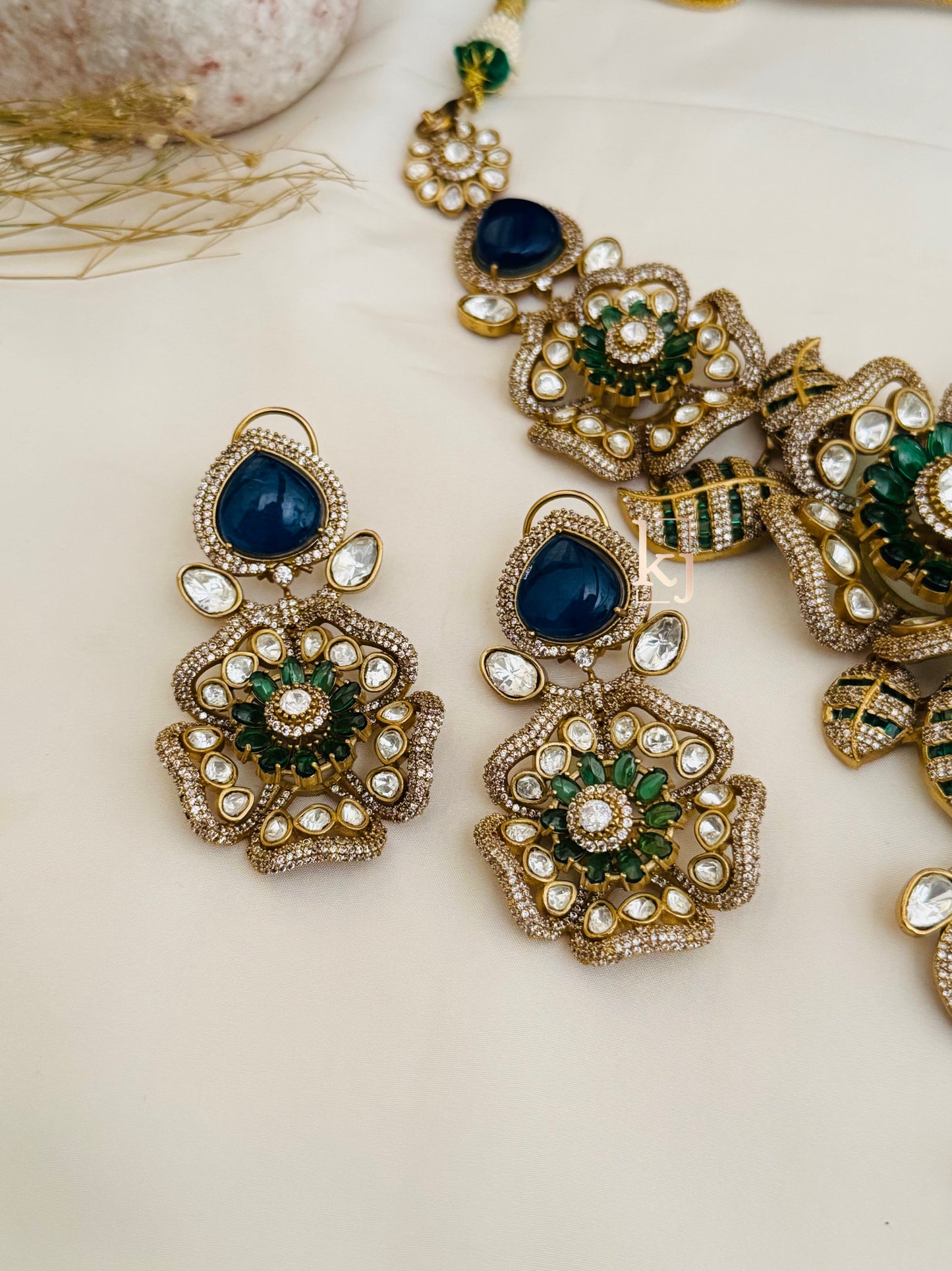 Atevy necklace set