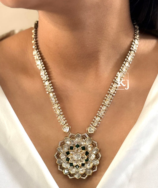 Neolani pendant set