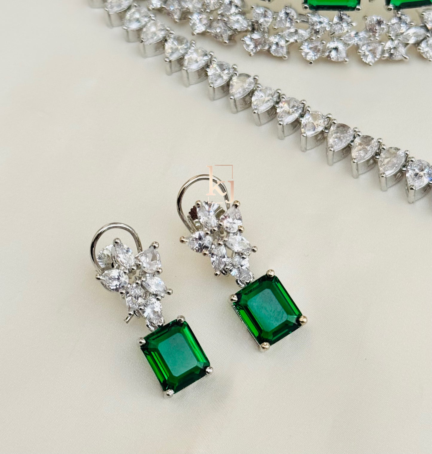 Gristle necklace set