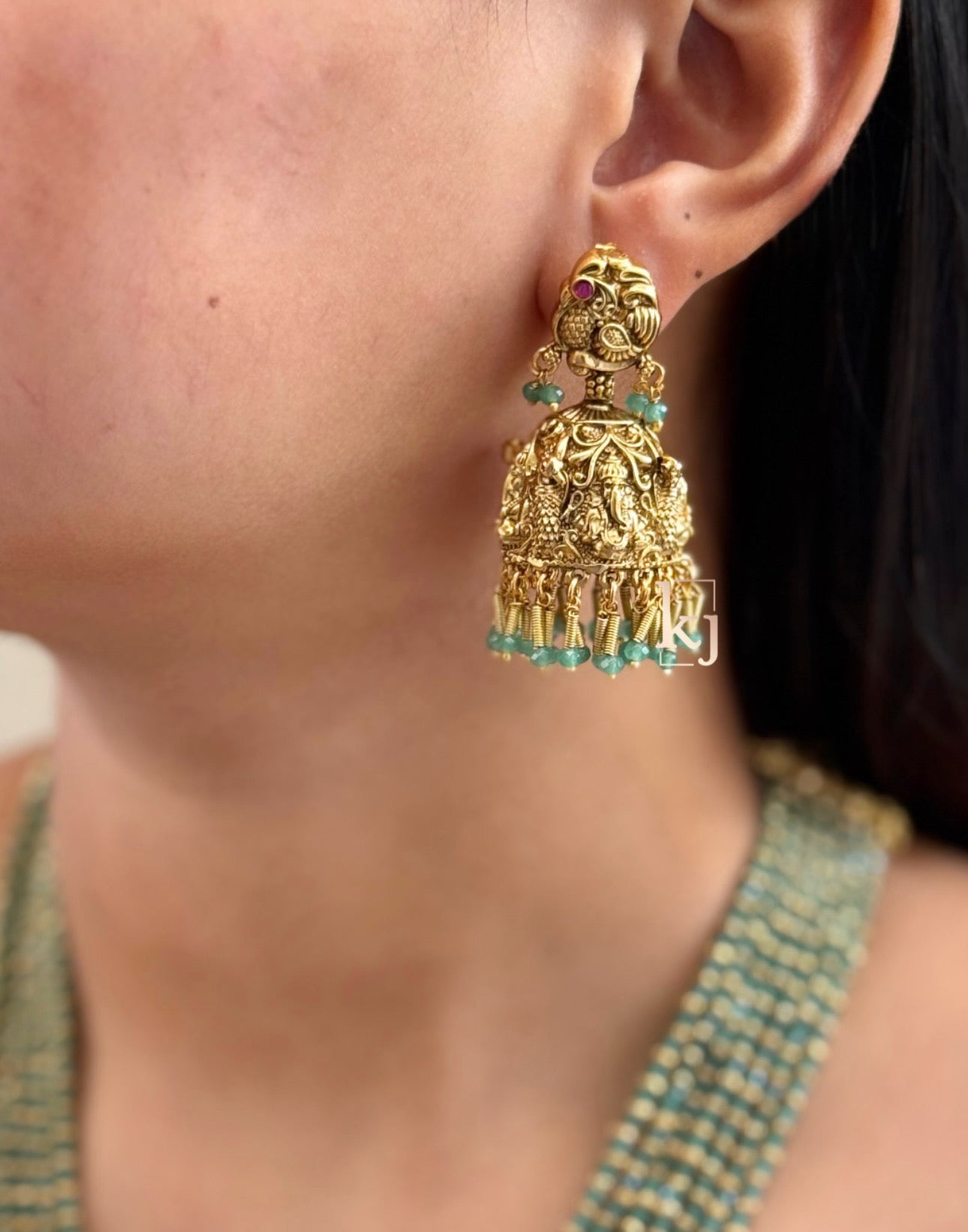 Shri pendant set