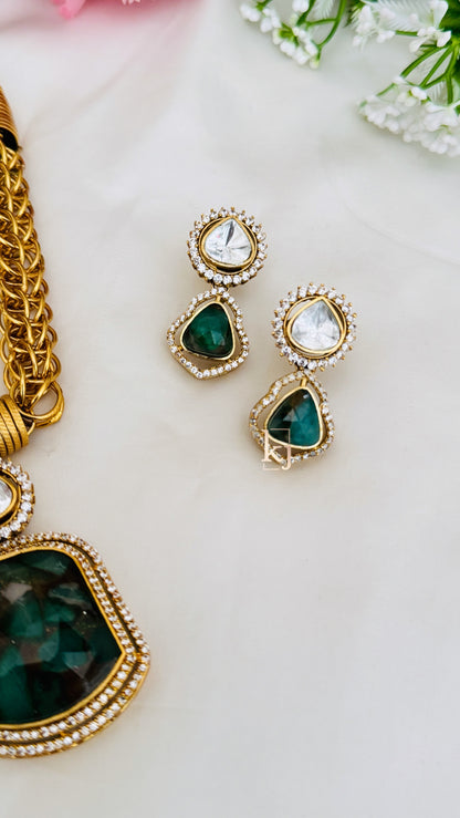 Aanam pendant set