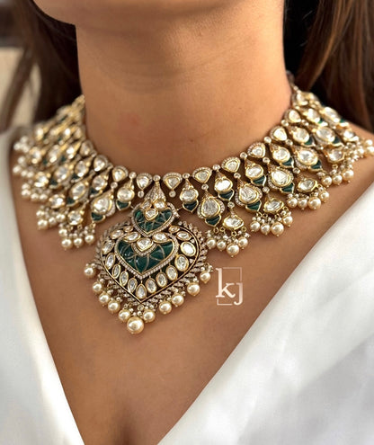 Reign necklace set