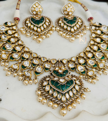 Reign necklace set
