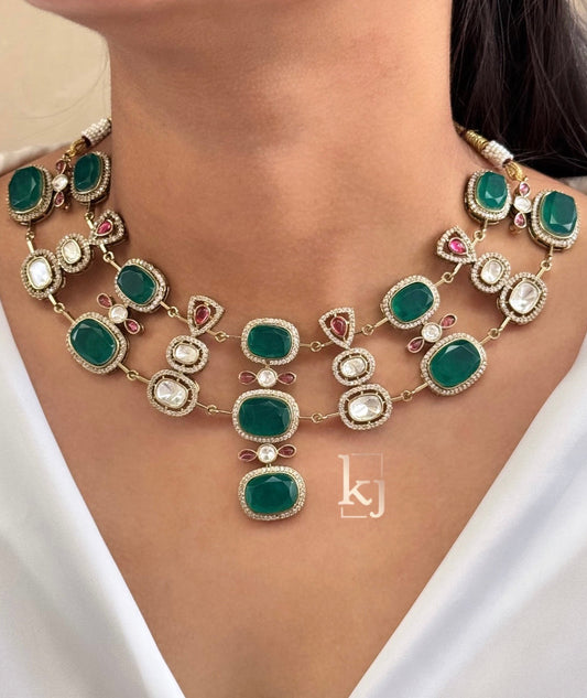 Mira necklace set