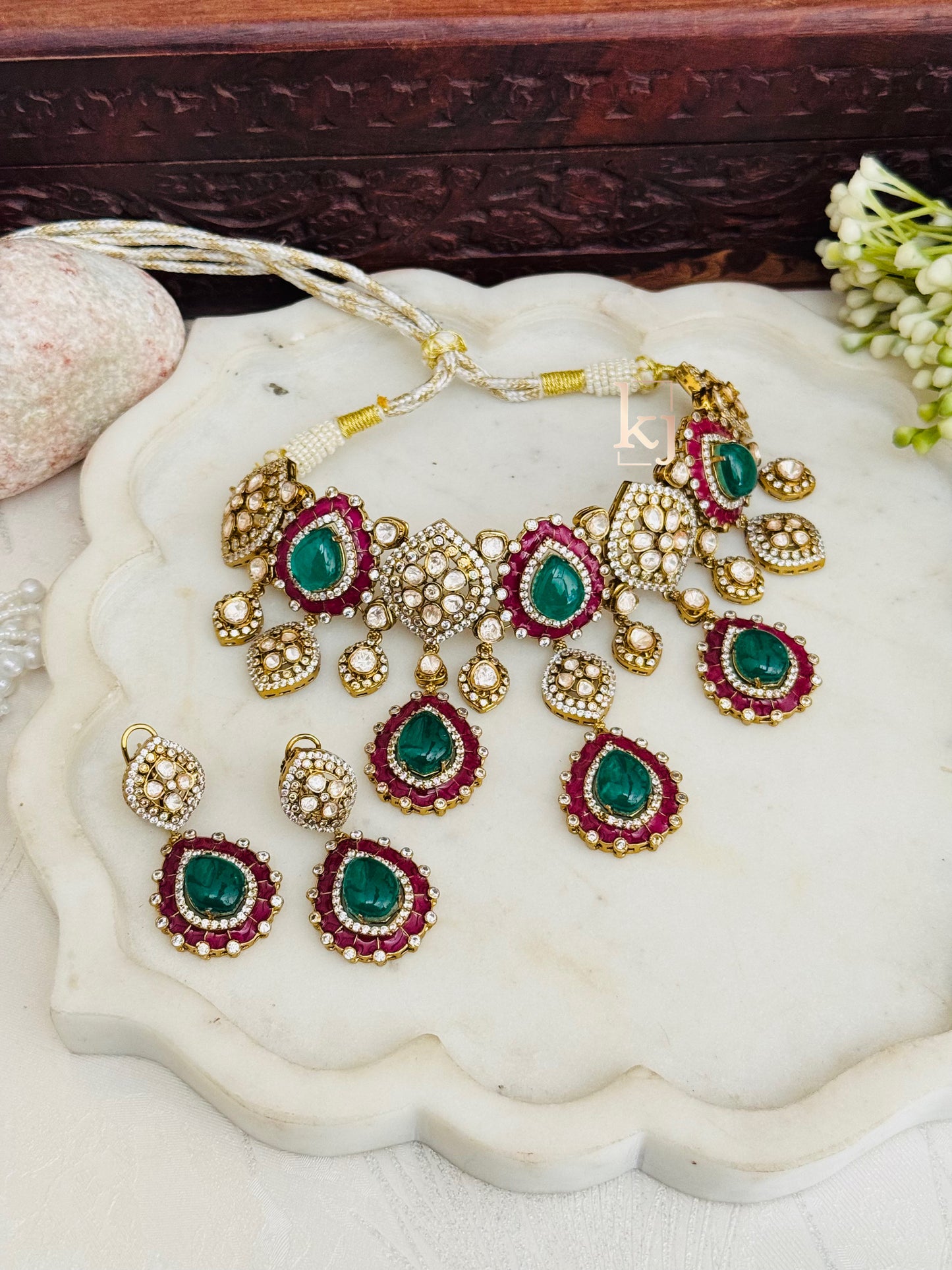 Posy choker set