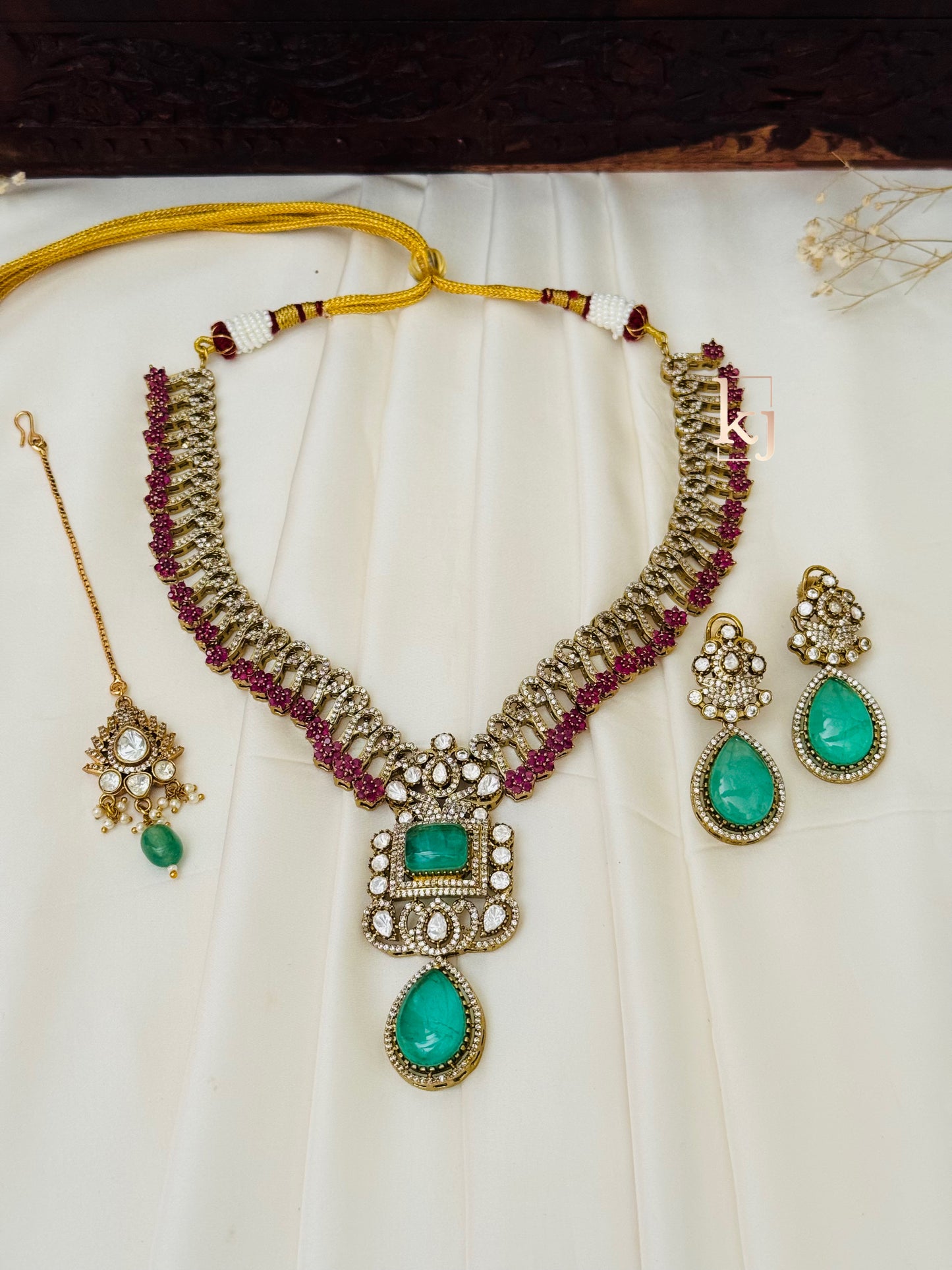 Shiyaa necklace set