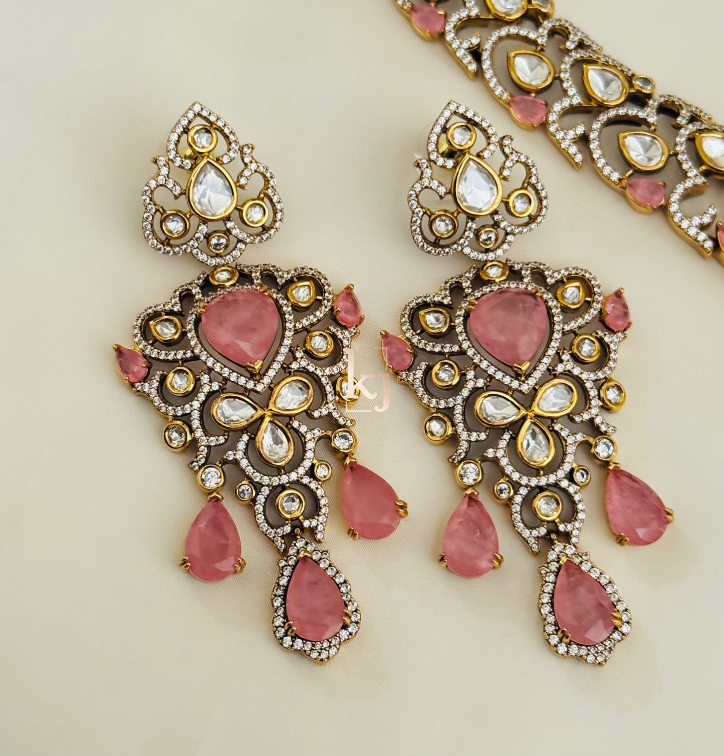 Flowi necklace set