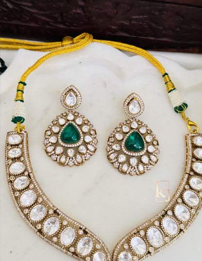 Esti Necklace set