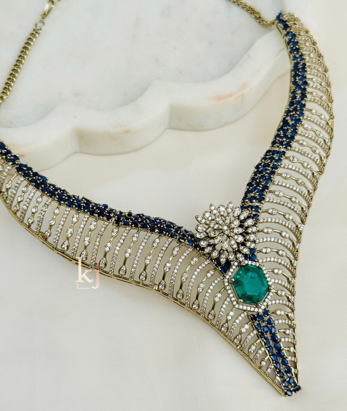 Triya necklace set