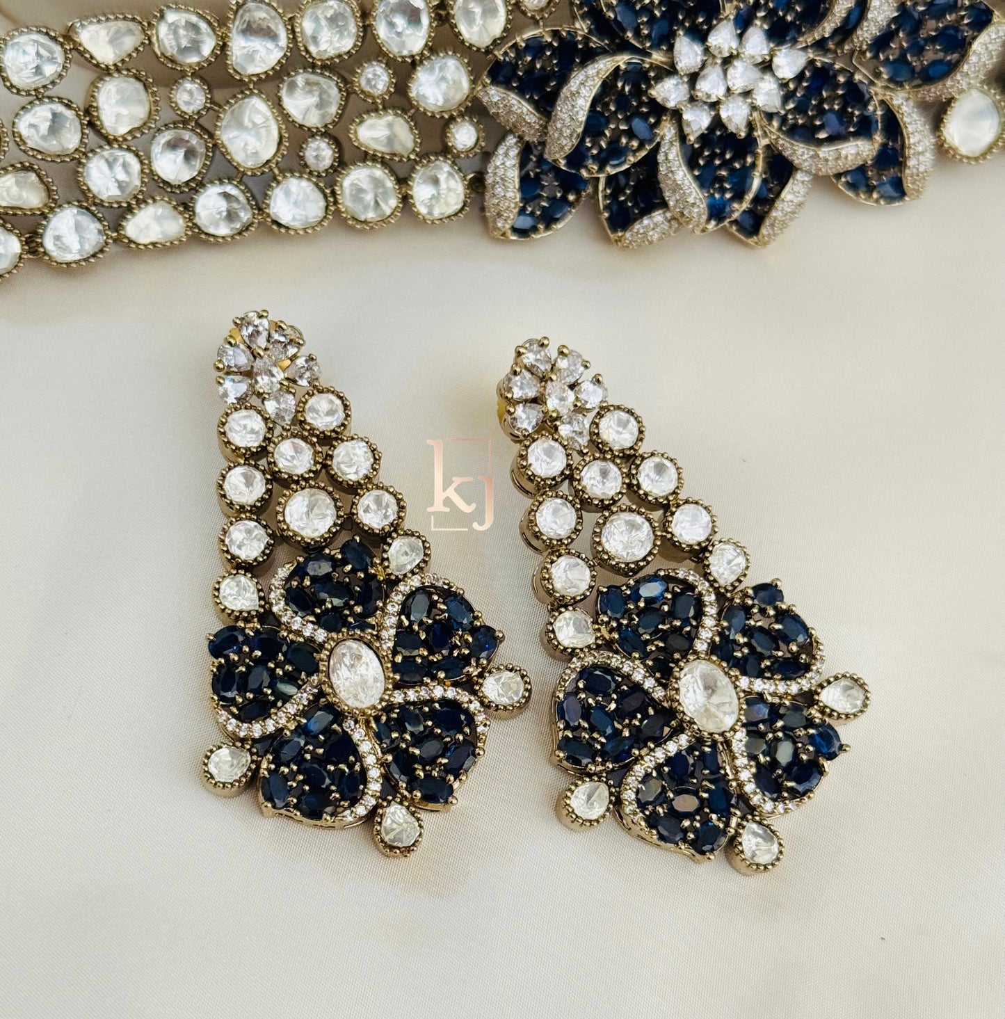 Petal choker set