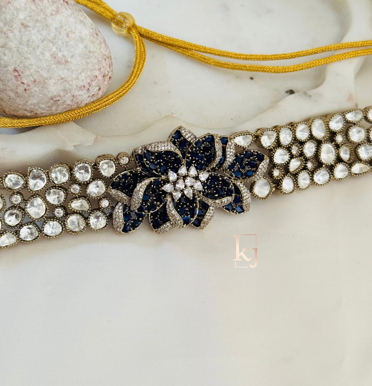 Petal choker set