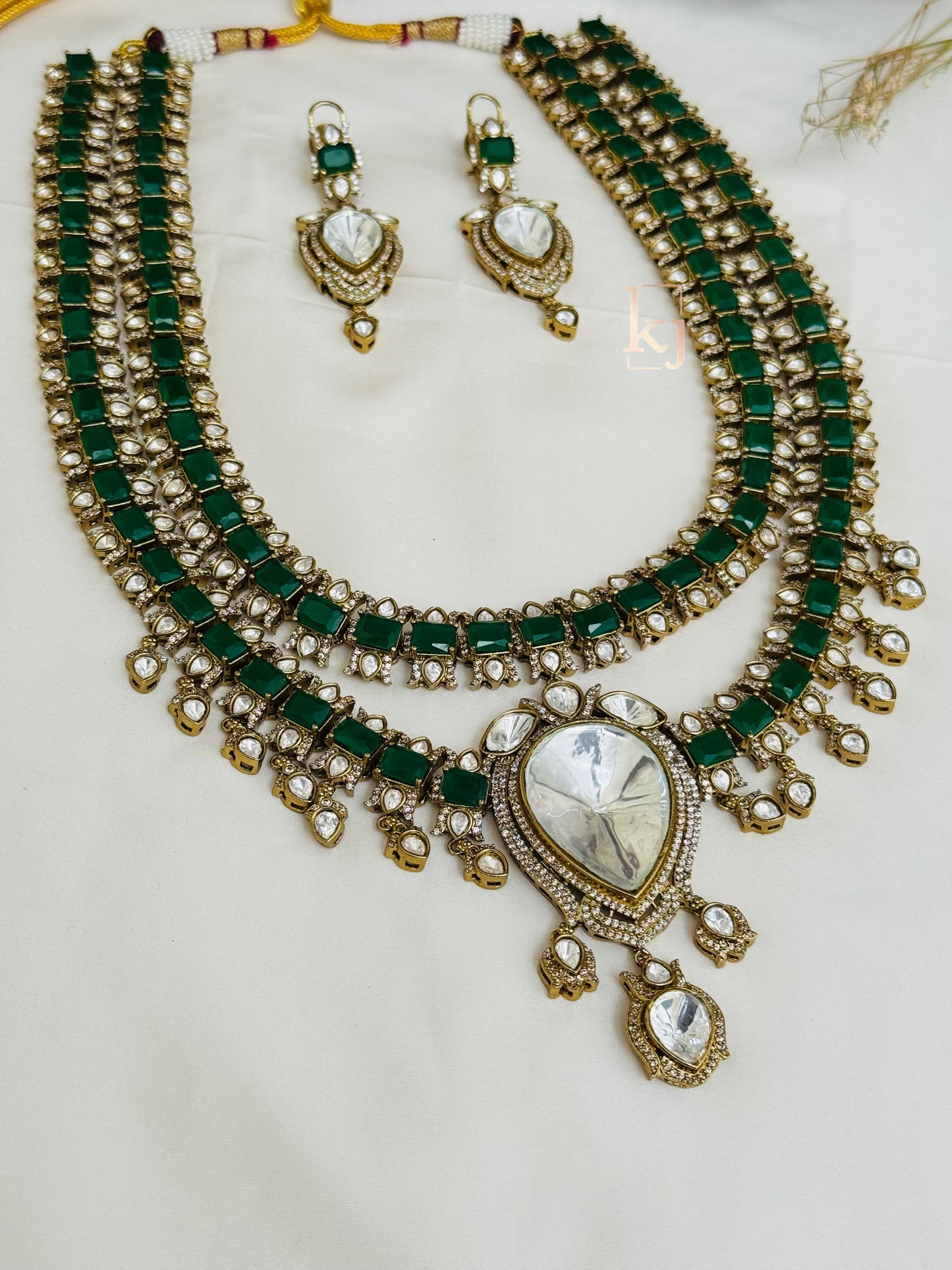 Nivan necklace set