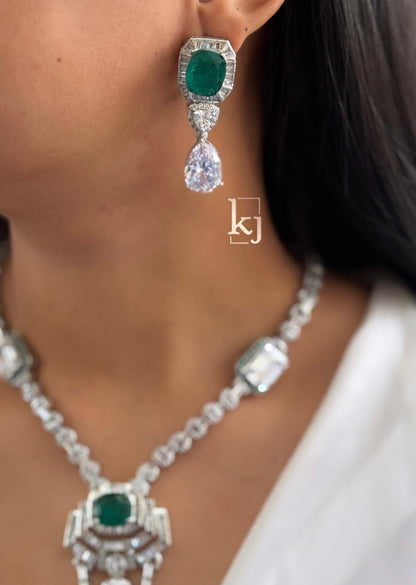Nyx pendant set