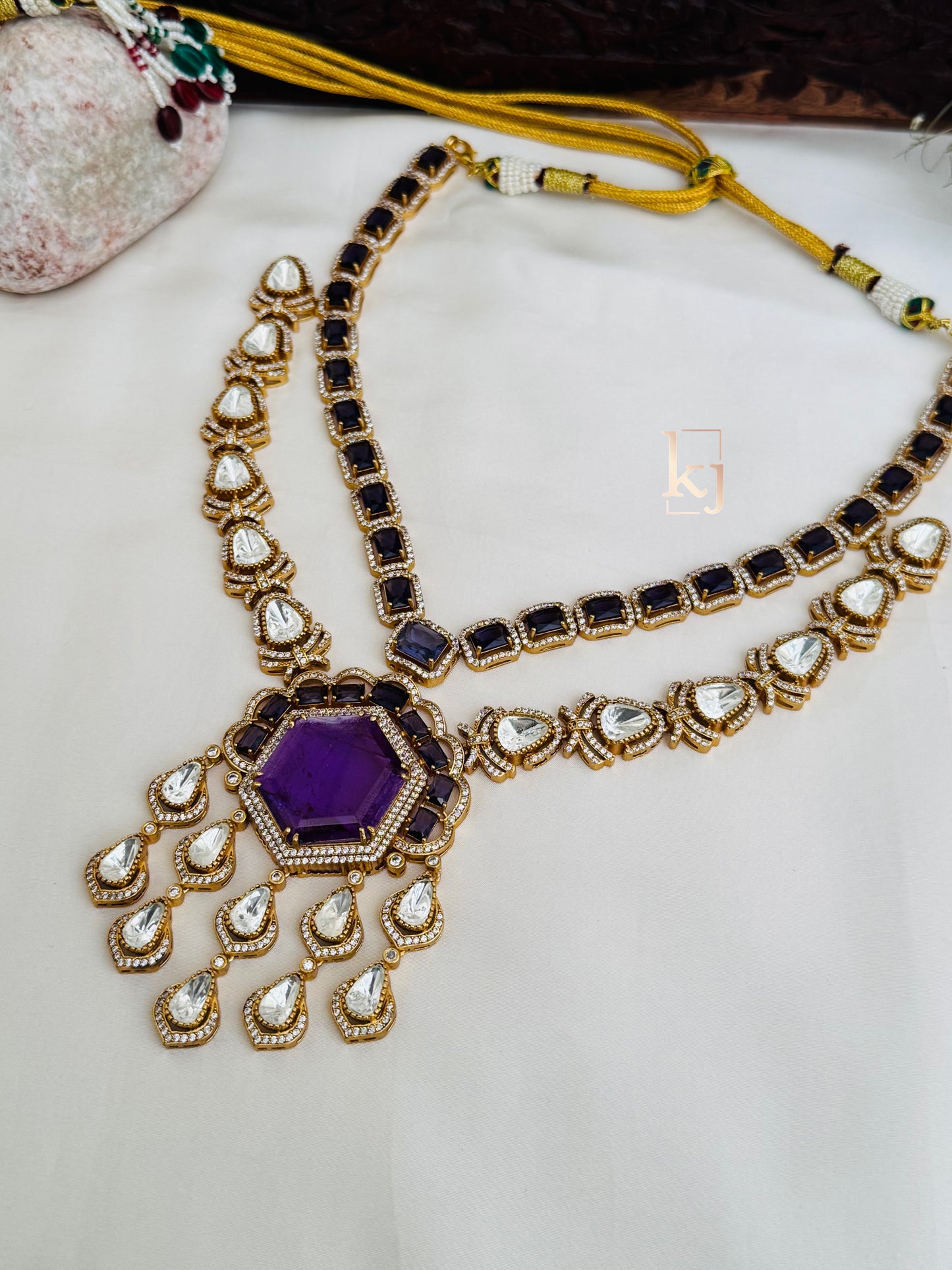 Navira pendant set