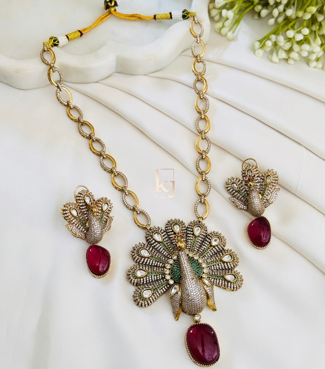 Krizaa pendant set