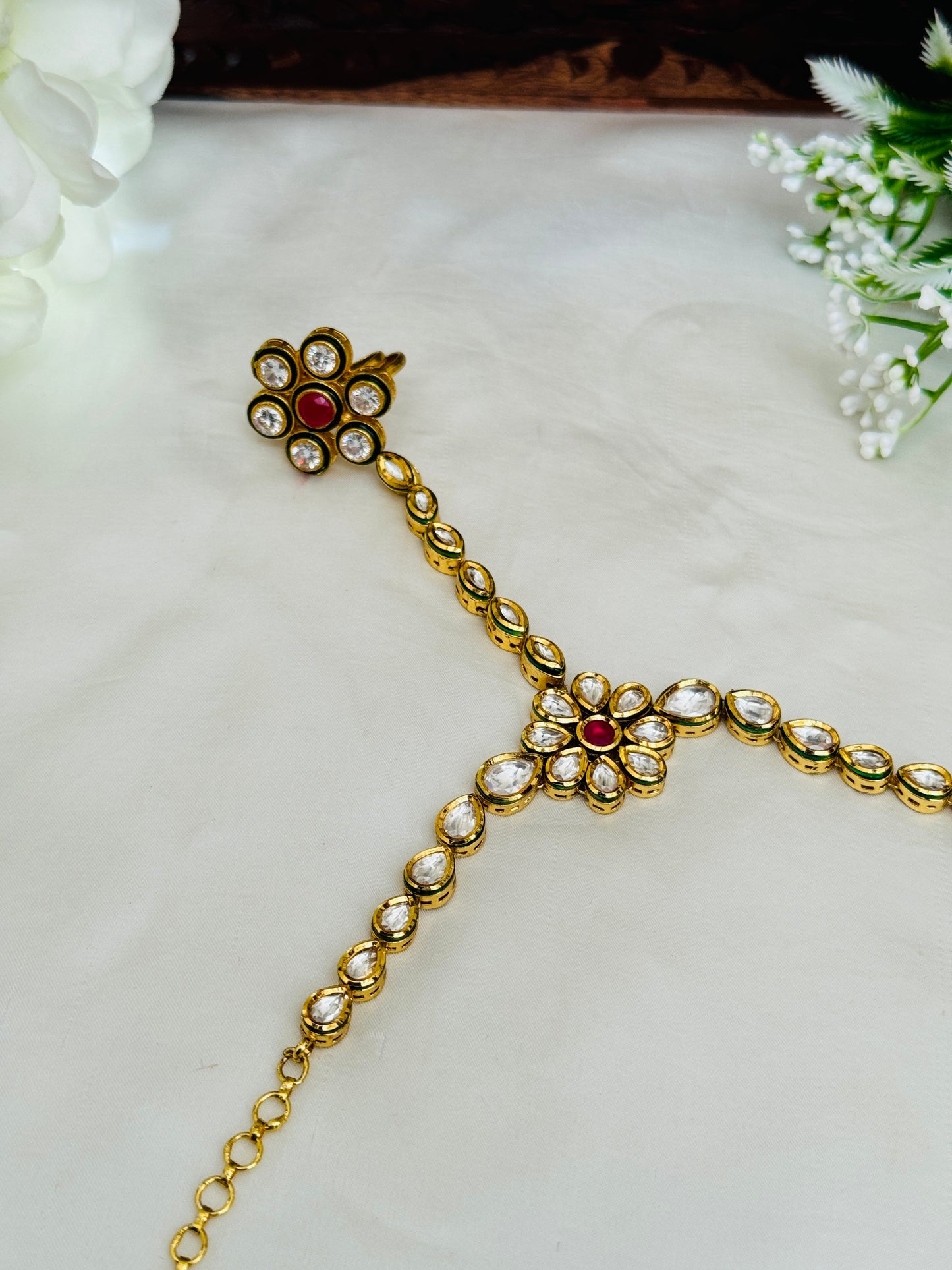 Huma hathphool bangle